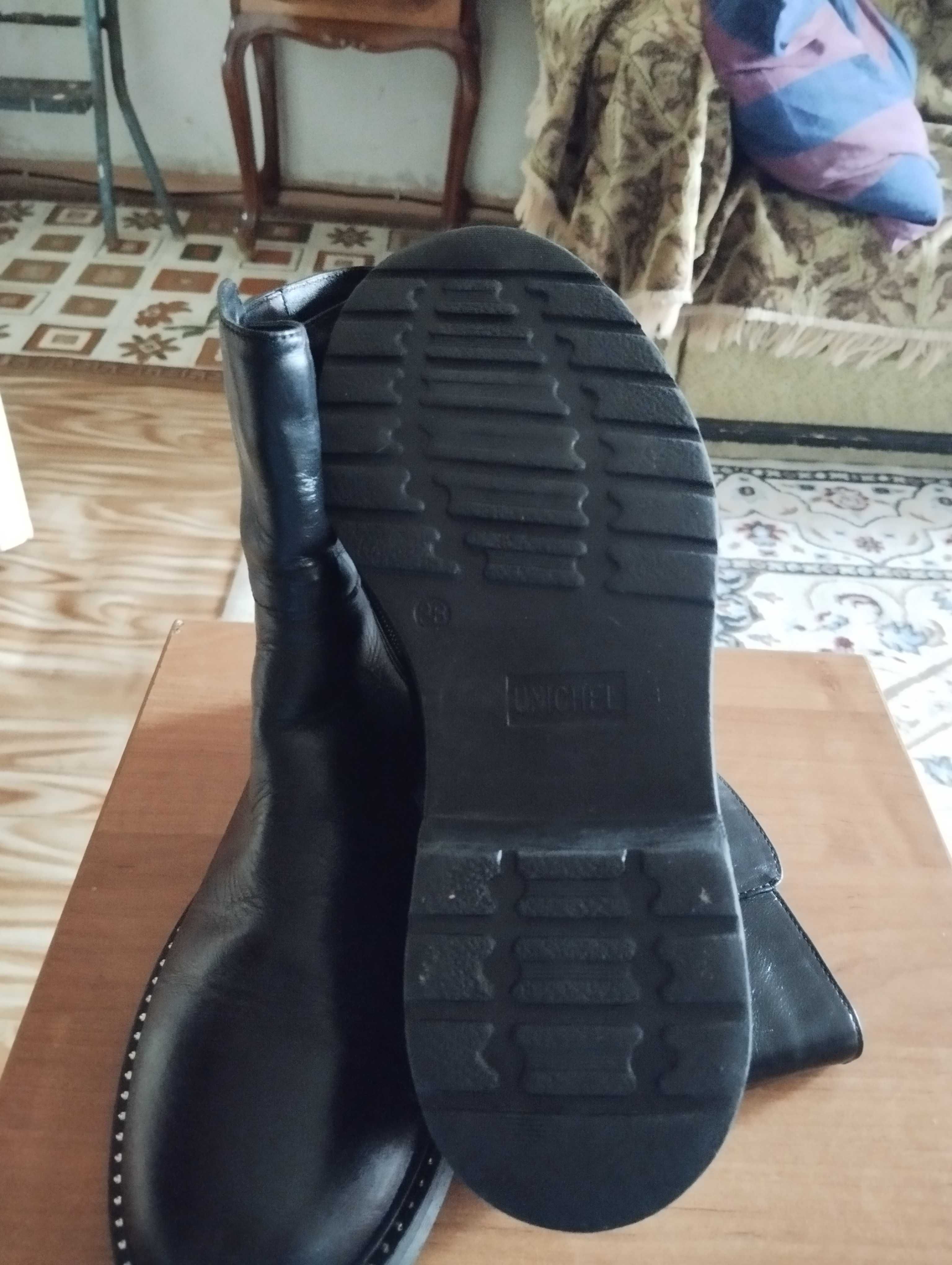 Женские ботинки.