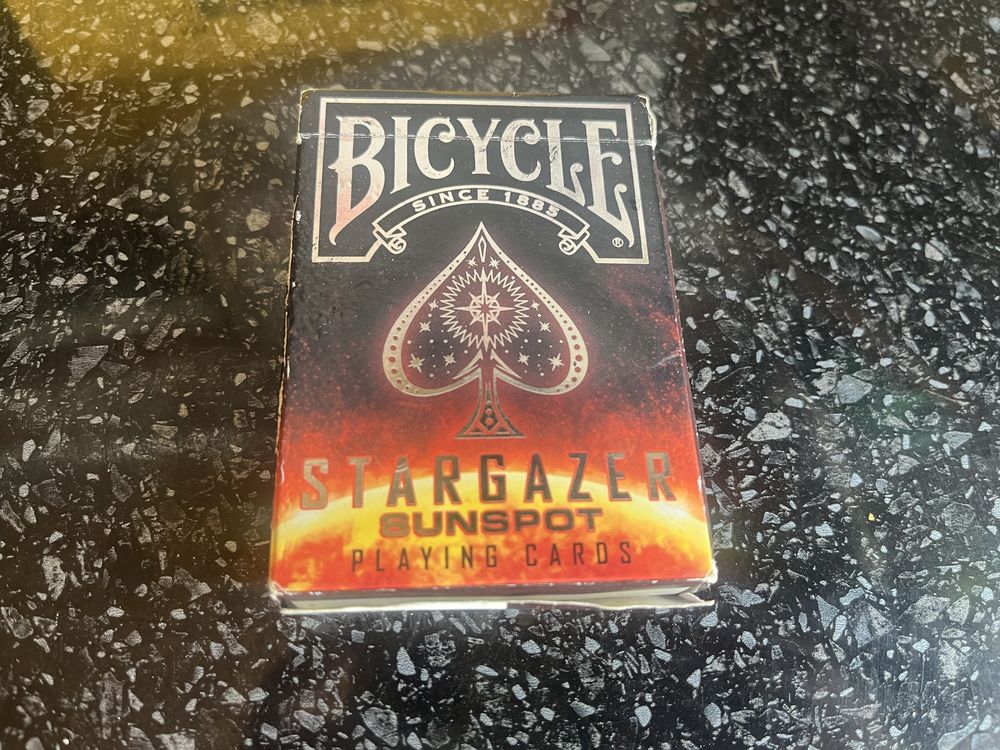 Продам настольную игру бункер и отделно продаются карты BICYCLE