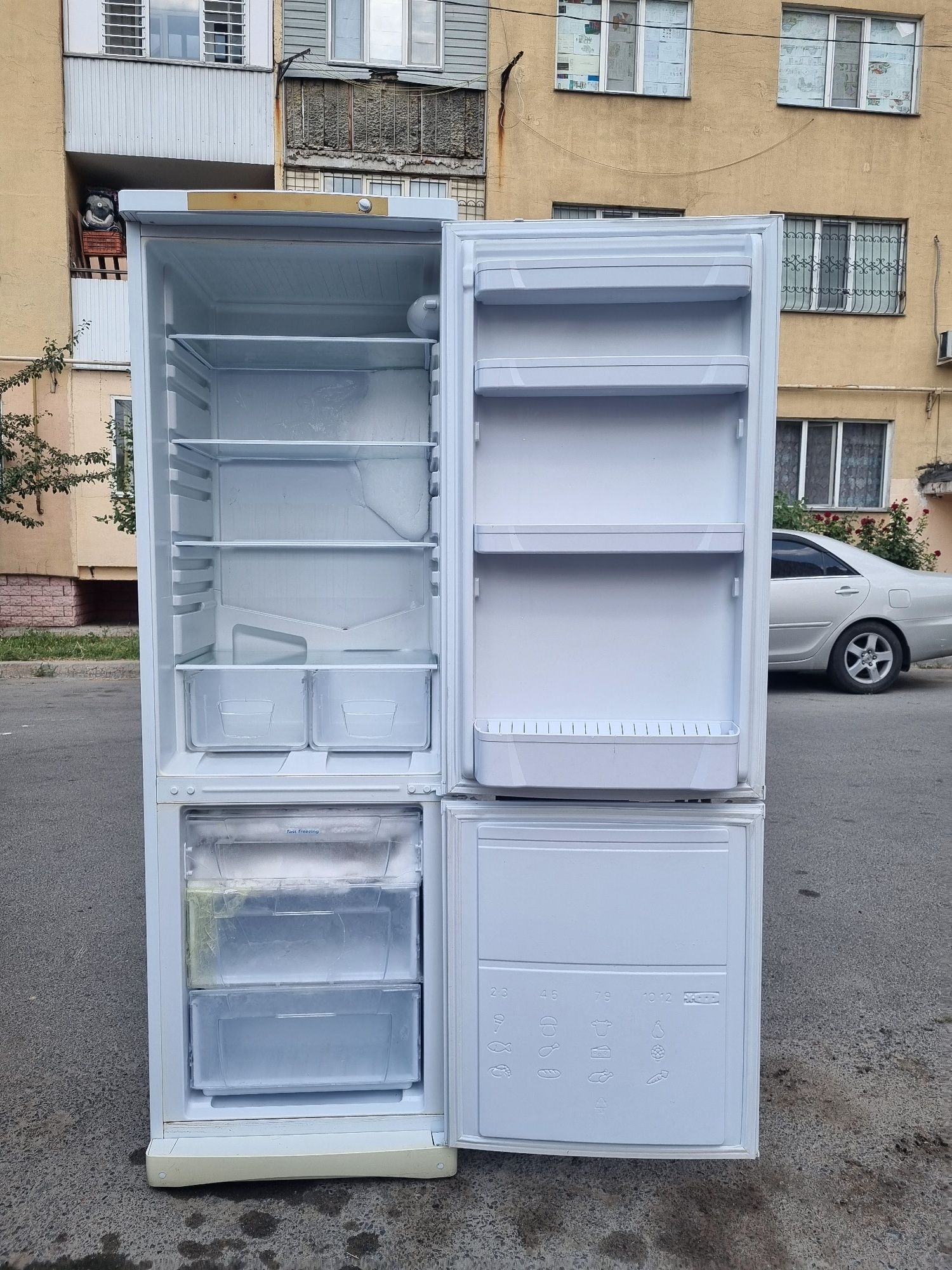 Холодильник INDESIT