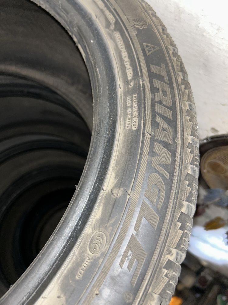 Продам Покрышки б/у 235/45/17 зимние