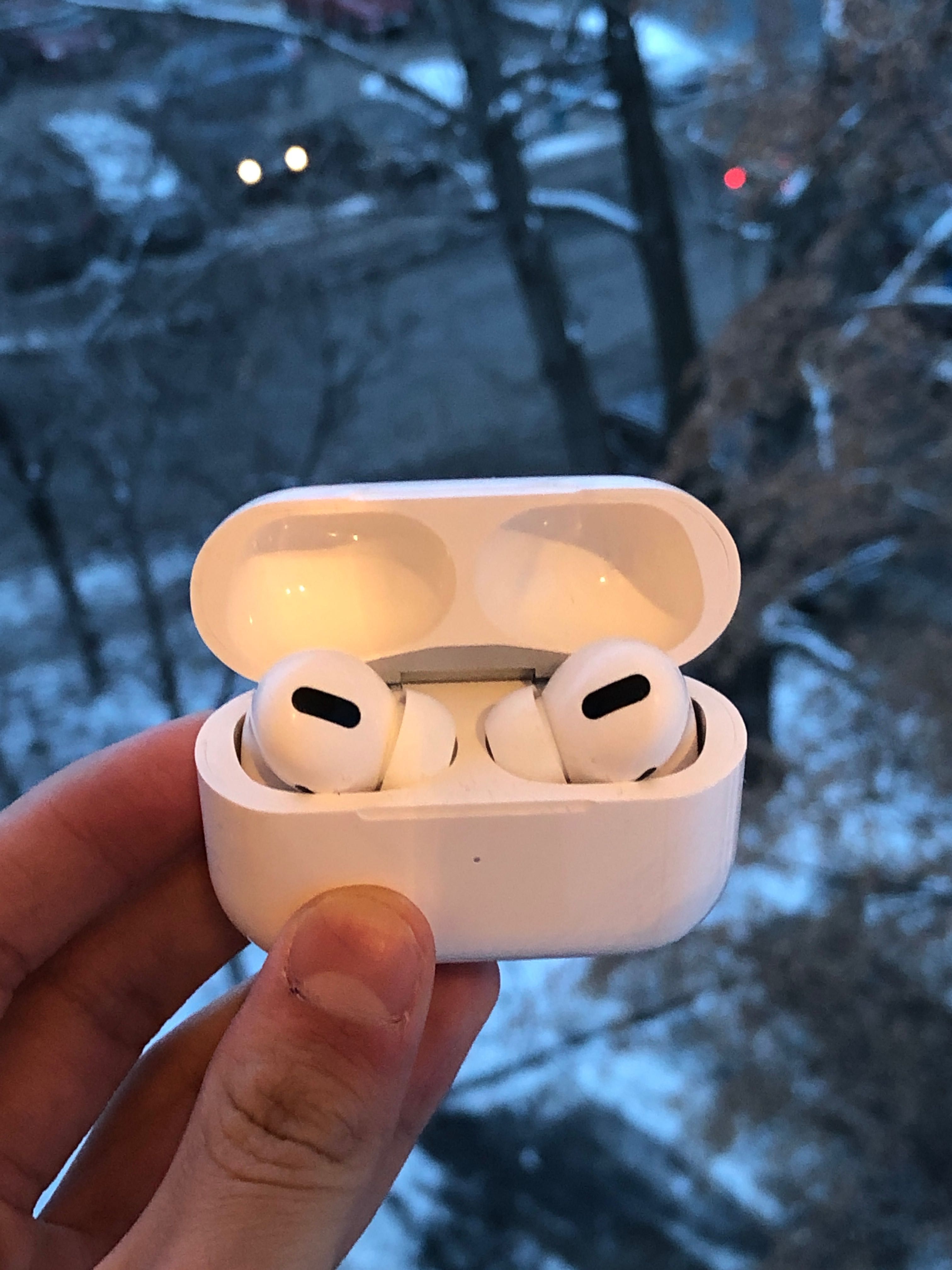 продам новые наушники airpods pro