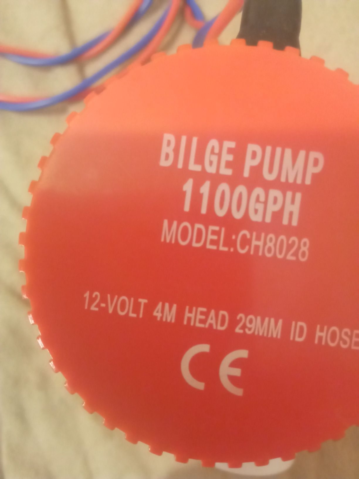 Продам водяной насос на 12 вольт .