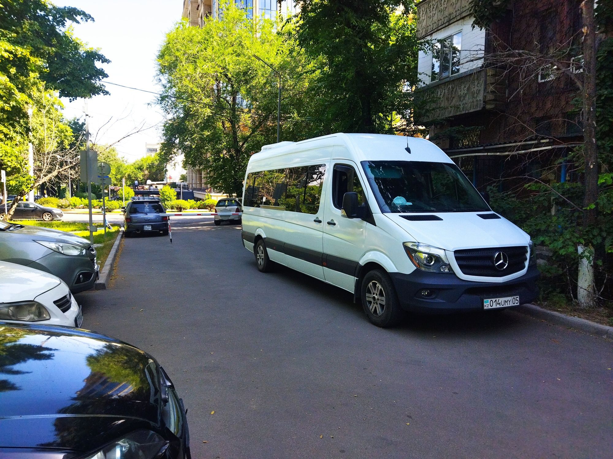 Пасажирские перевозки на тоМерседес спринтер Аренда микроватобуса