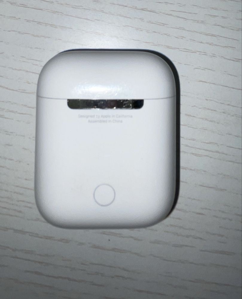 Продаю Airpods 1 с одним наушником и кейсом