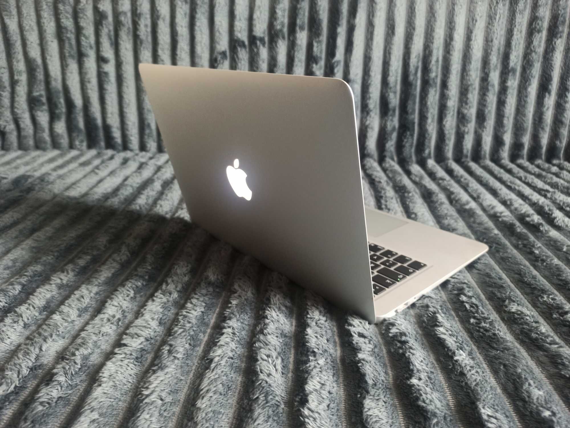 Apple MacBook Air 13 / 2015 / i5 / 8Gb / 37 Циклов!