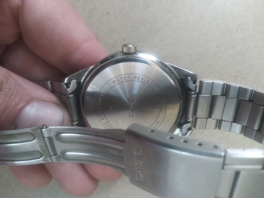 Продаются часы мужские  фирмы Casio в отличном состоянии