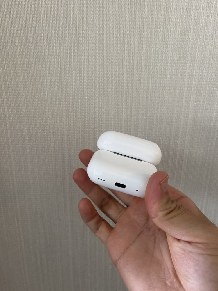 Наушники Apple AirPods Pro 2 with Type-C/Wireless Charging белый