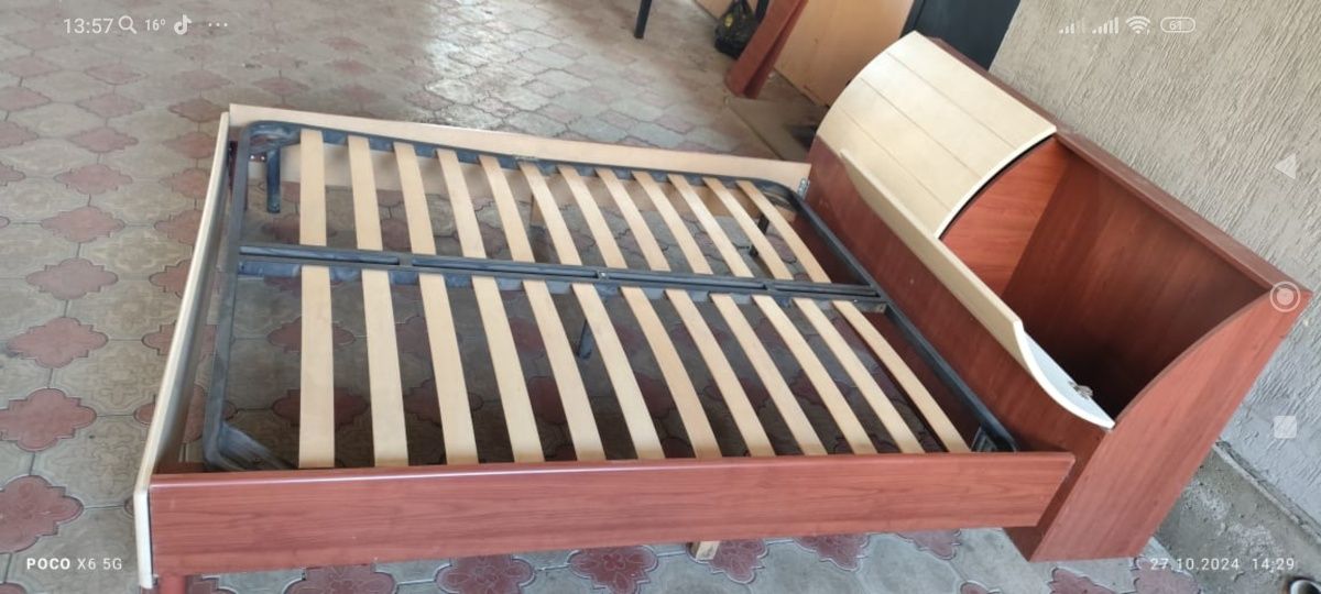 Продам двуспальную кровать б/у