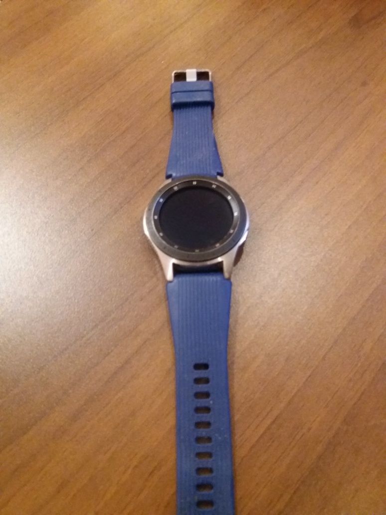 Galaxy Watch SM-R800 вскрытая коробка, но часы новые. 2 раза включали