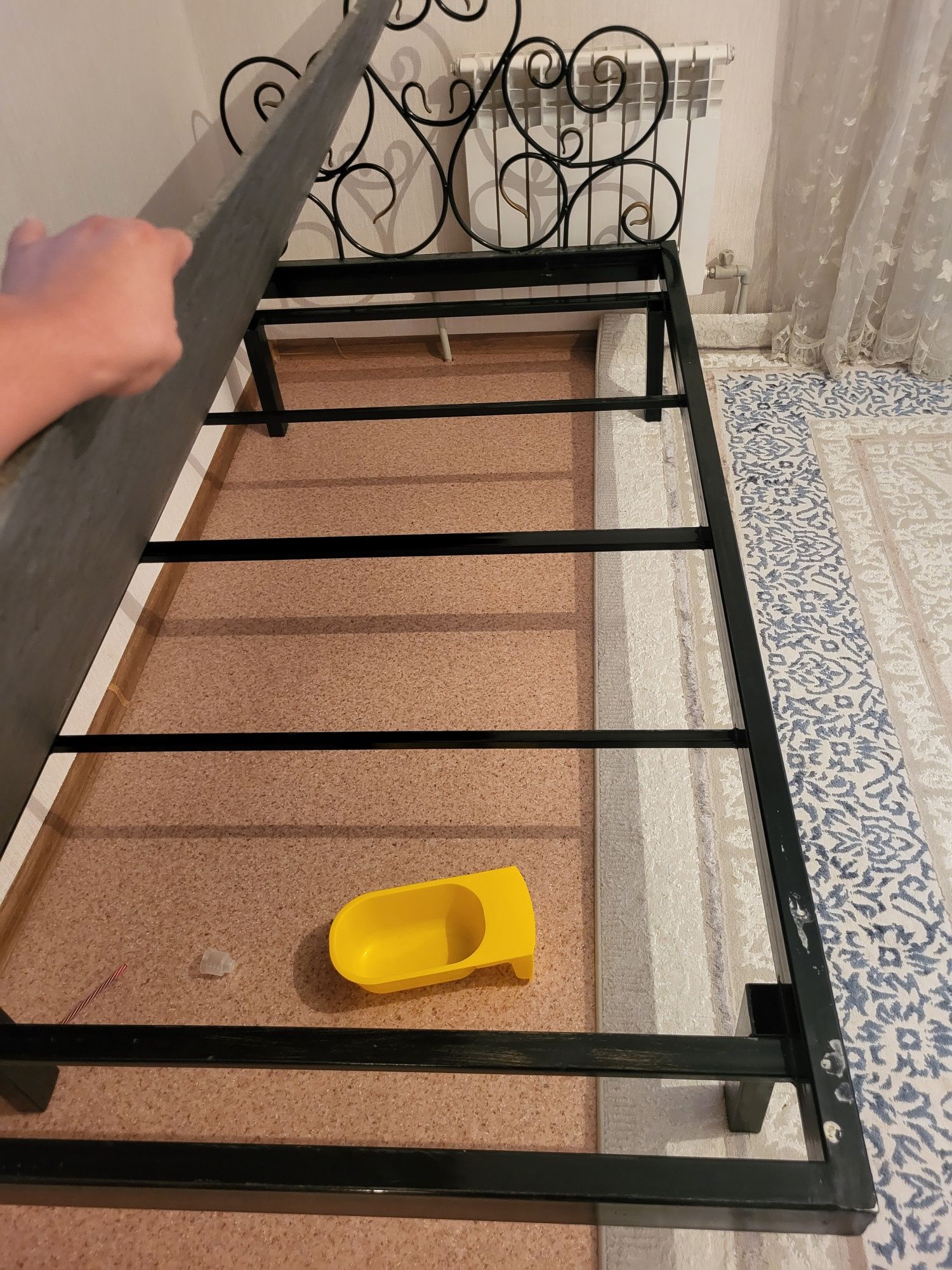 Железный кроват одноместный