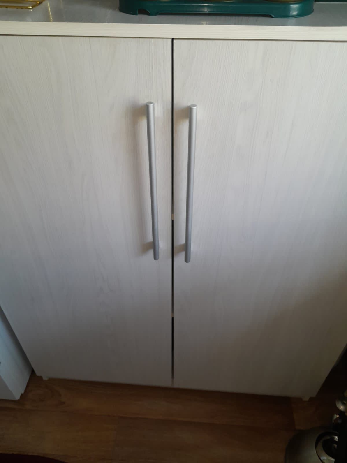 Шкаф с двумя полками