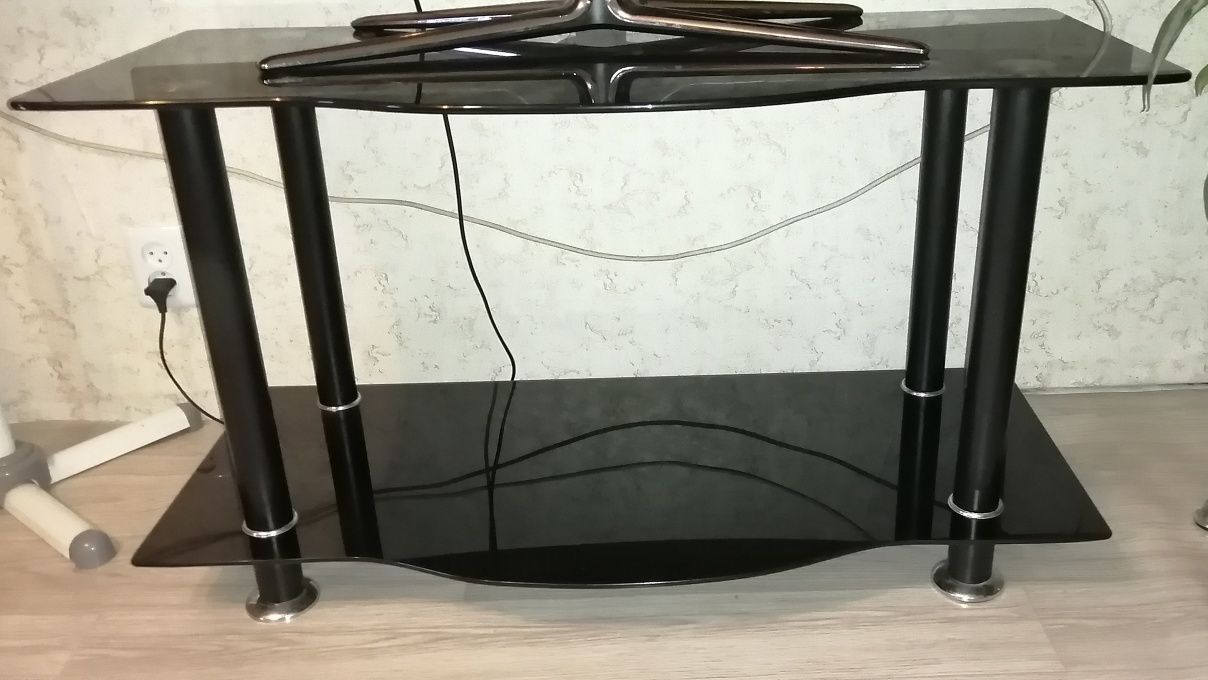 Продам тумбочку под TV