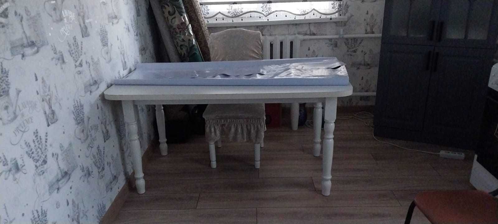 Кухонный стол до 4 персон
