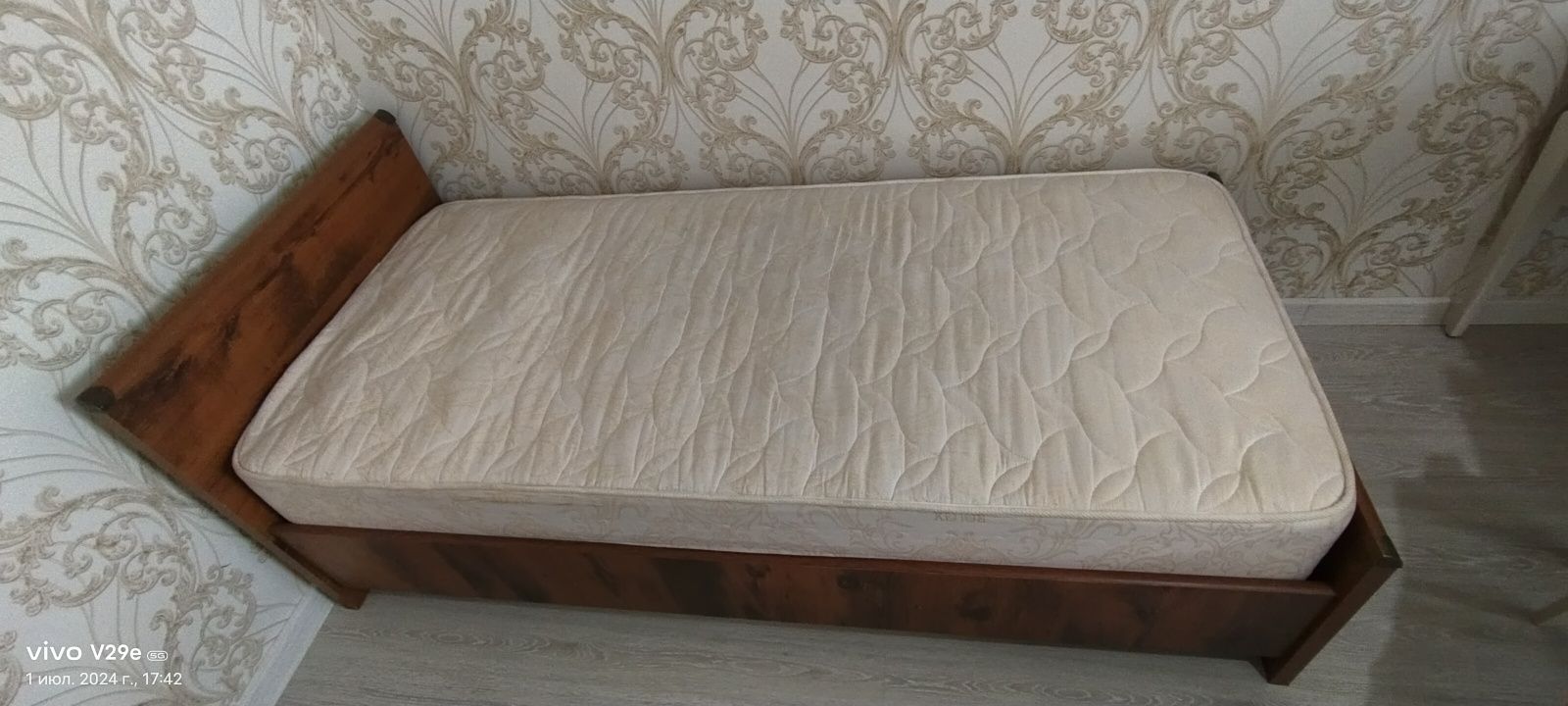 Кровать с ортопедическим матрасом