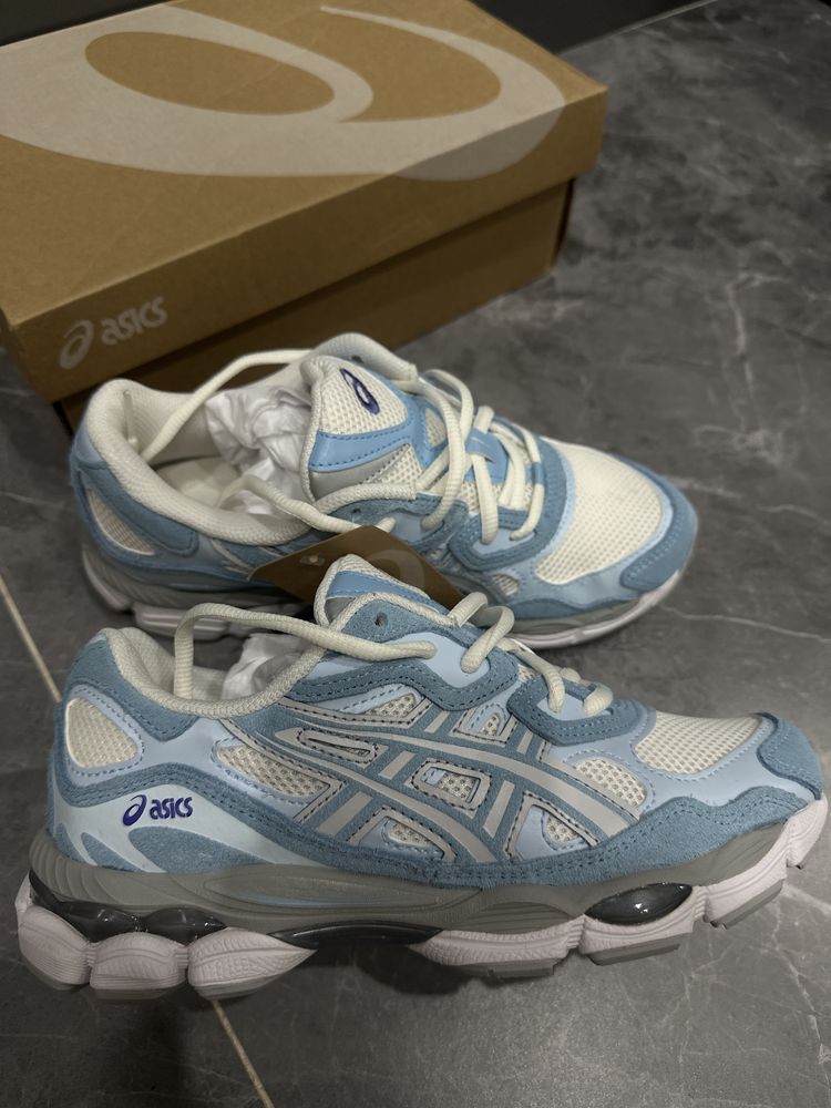 Новые кроссовки Asics