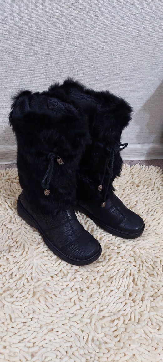 Продам женские сапоги унты меховые