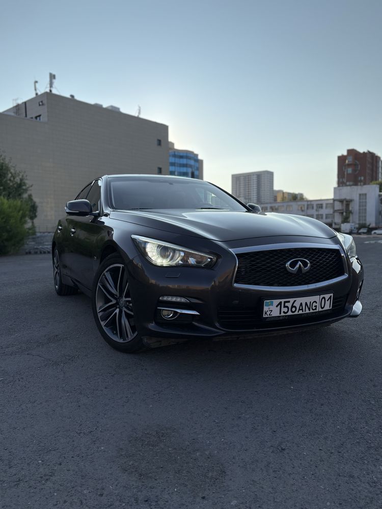 Продаю Infiniti Q50