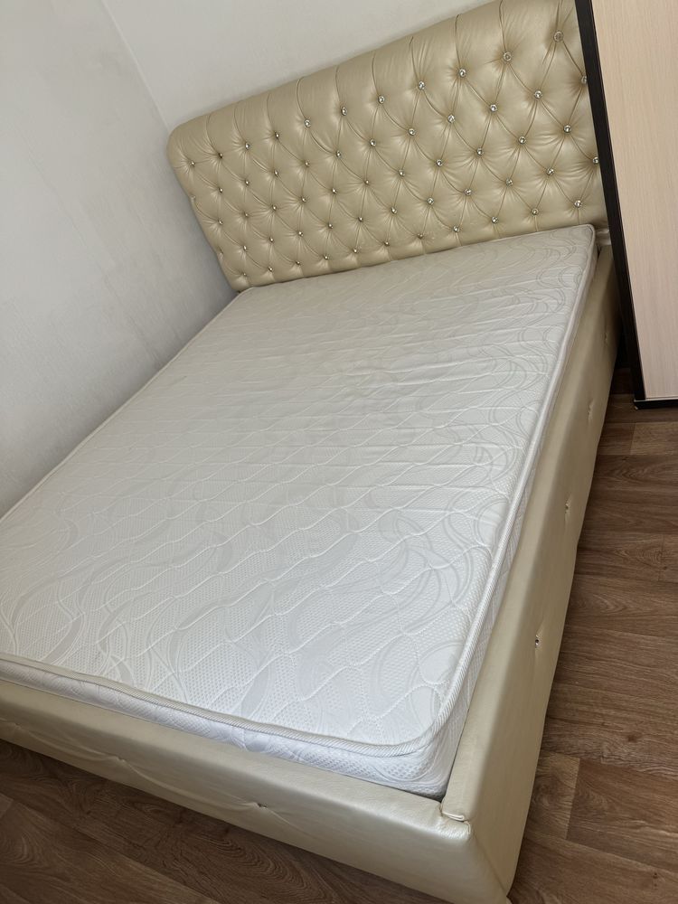 Продам двухспальнюю кровать