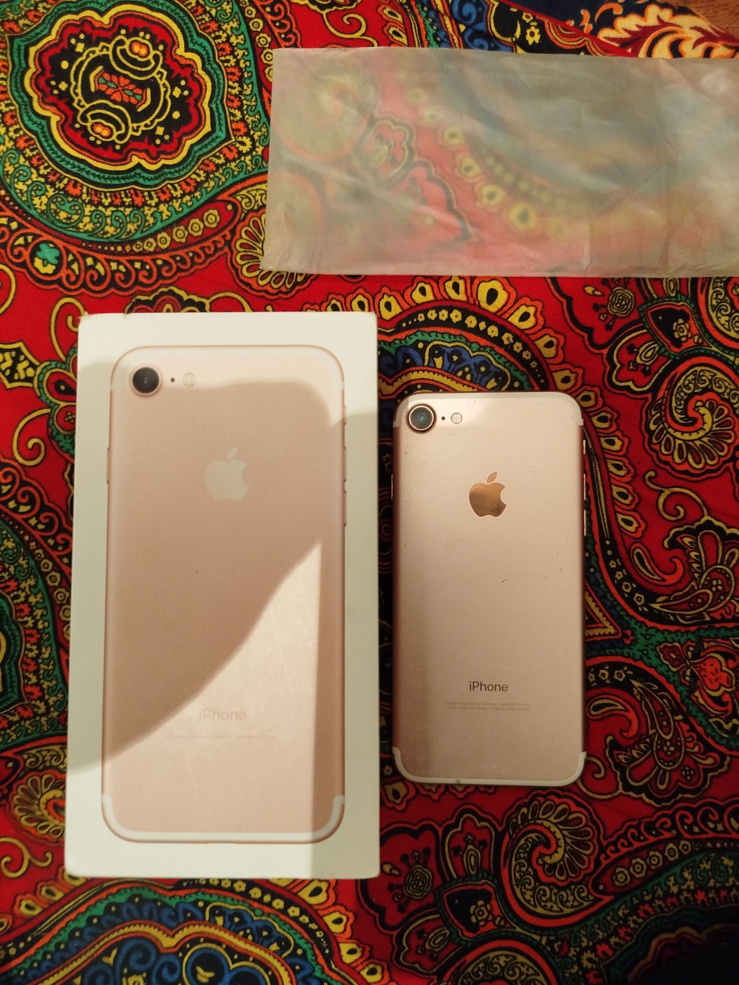 Продам Айфон iPhone 7