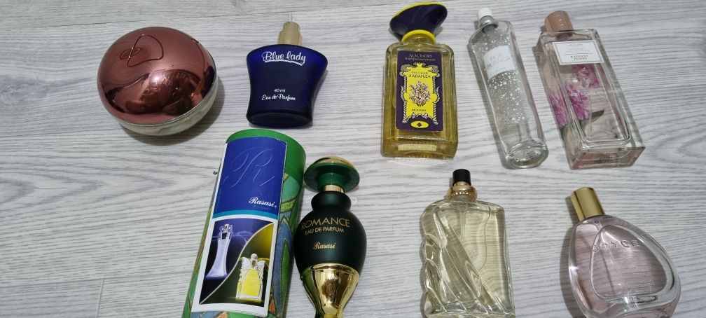 Жeнский паpфюм духи.
