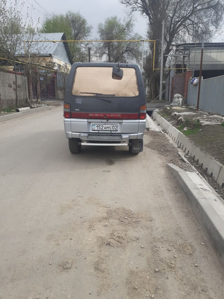 Продаём   митсубиси делику