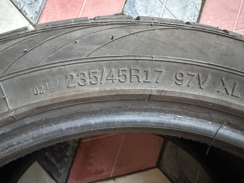 Продам летние шины 235/45R17