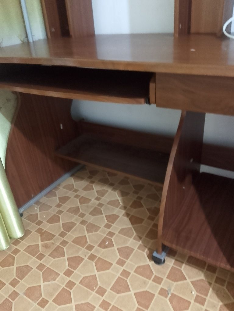 Продам шкафчики стол для ком микроволновку