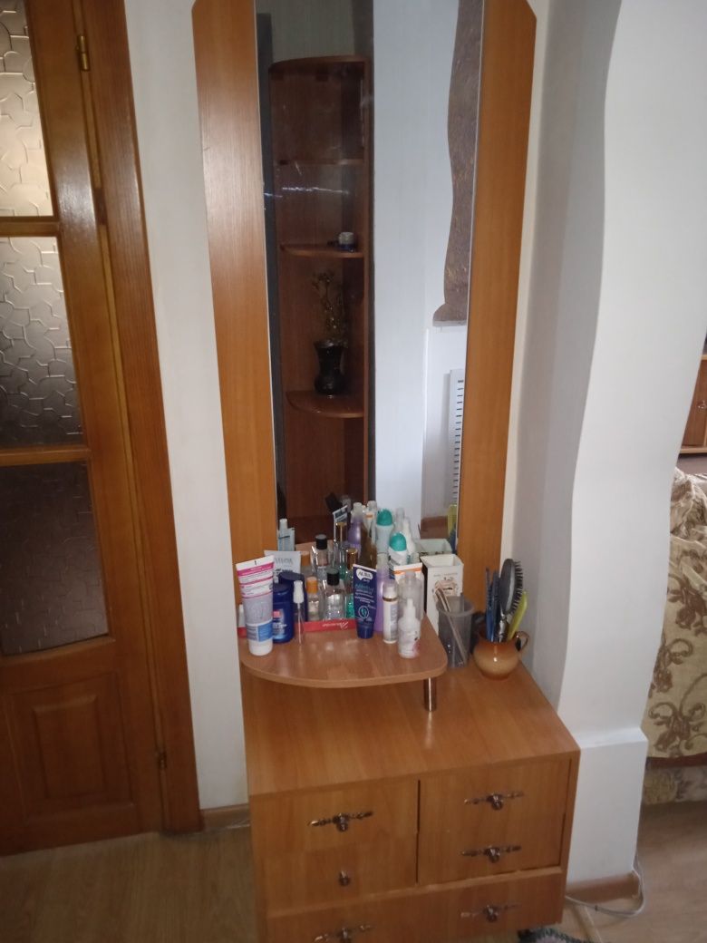 Продам малогабаритный мебельный комплект для прихожей