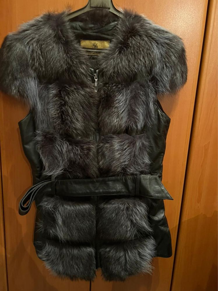 Продам женскую жилетку из меха и кожи