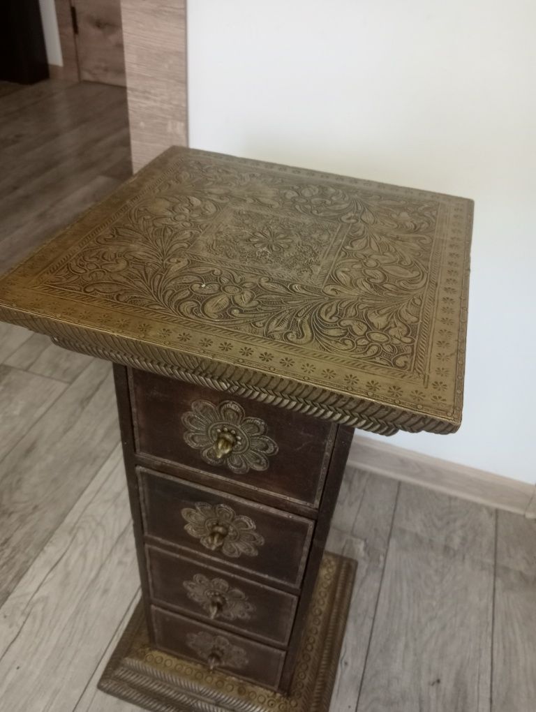 Продам тумбочку..