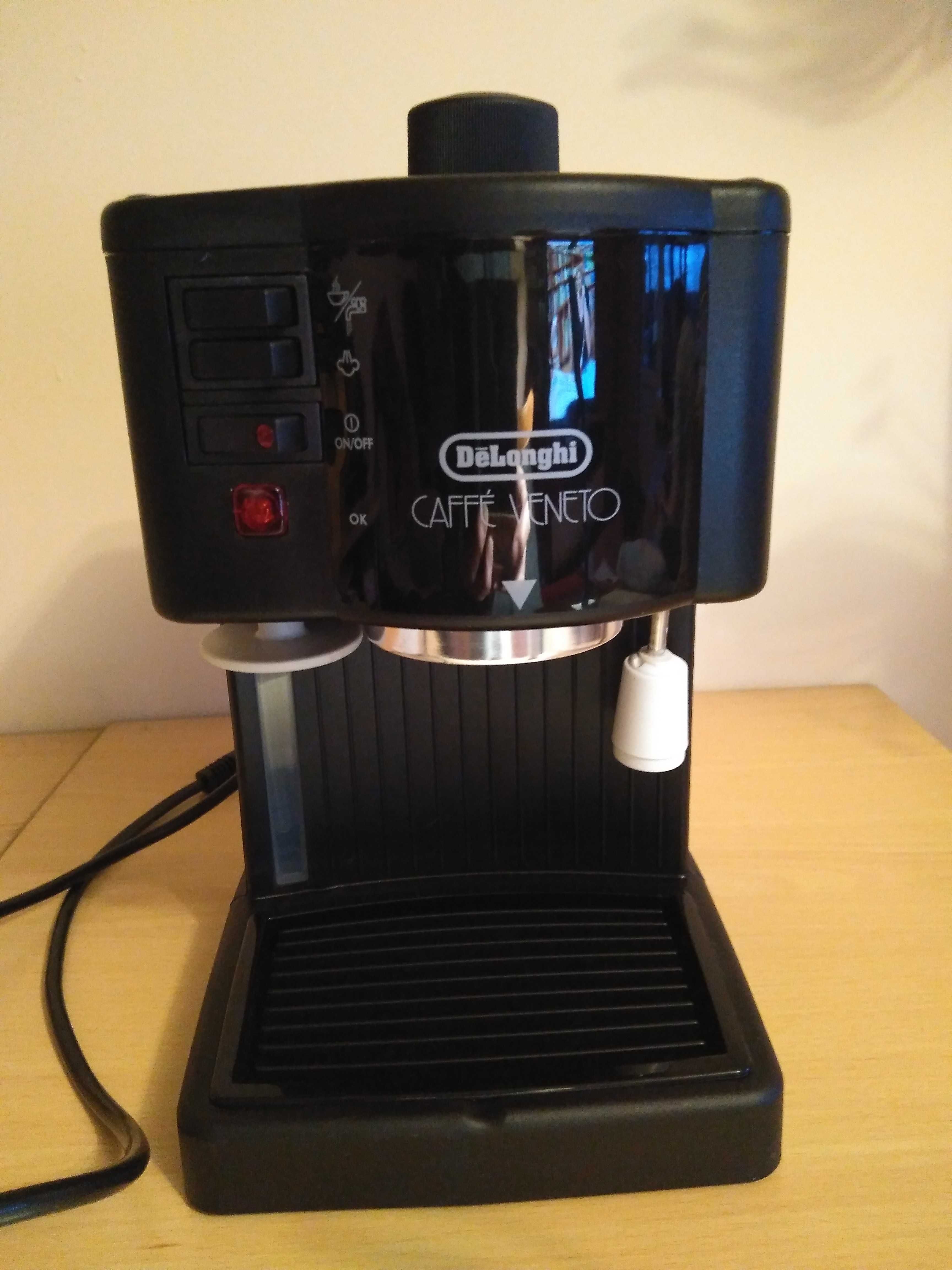 Новая рожковая компактная кофеварка .Brend Delonghi Bar 12 F.