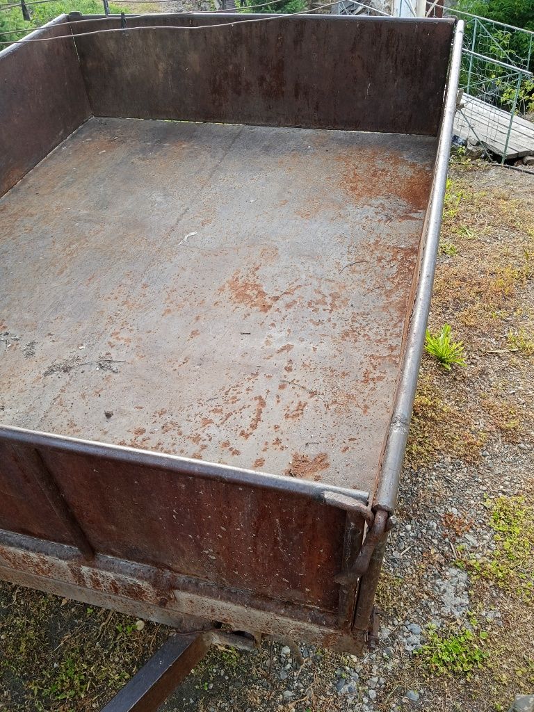 Продам средний прицеп.