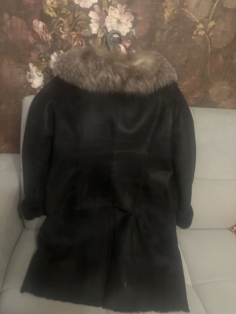 Продам женскую дубленку .