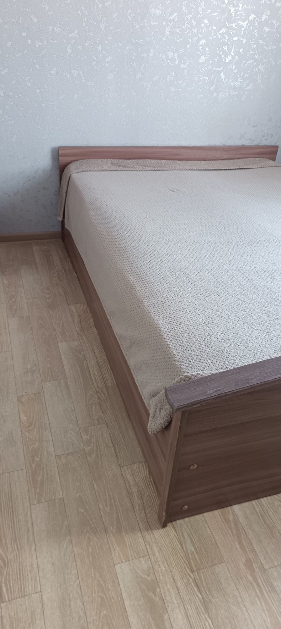 Продам кровать для спальной