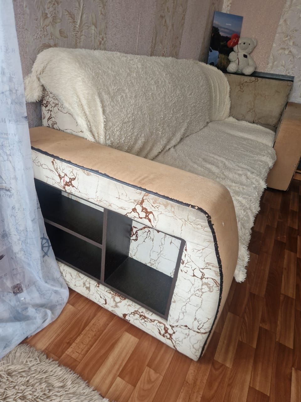 Отдам диван даром