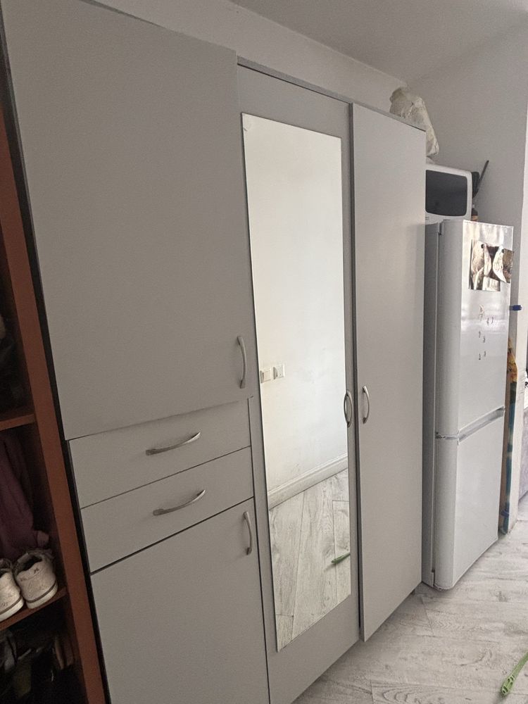 Шкаф в прихожую в хорошем качестве