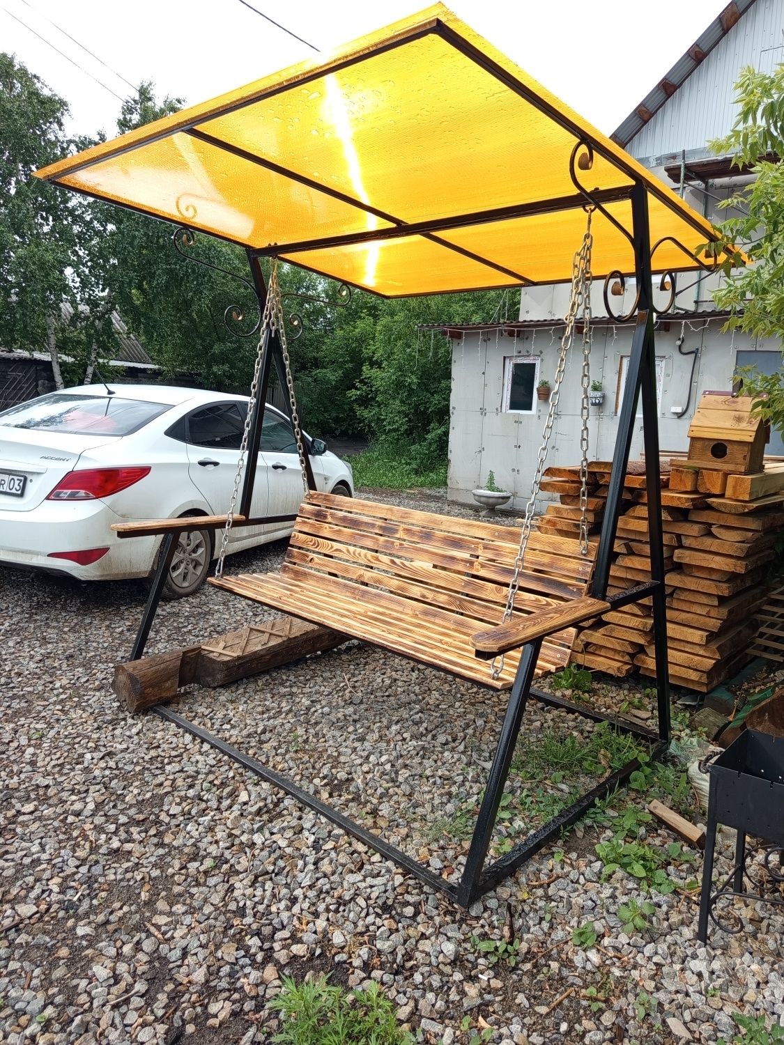 Продаю мощную качелю,аккуратная и скамейка садовая Звёздочка.