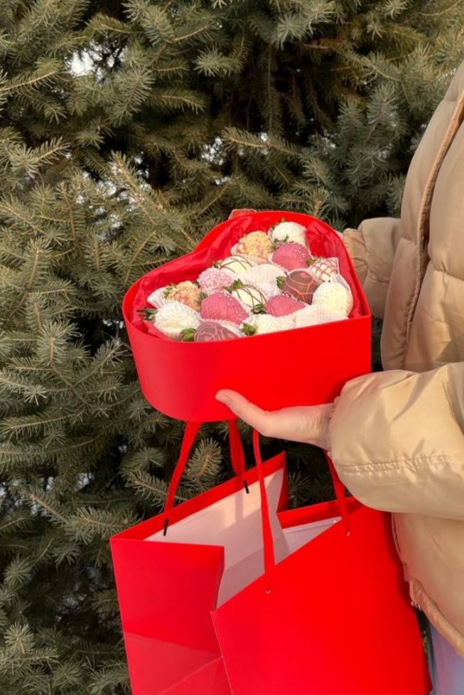 Клубника в шоколаде, Финикившоколаде цветы гул, букет цветы, торт,