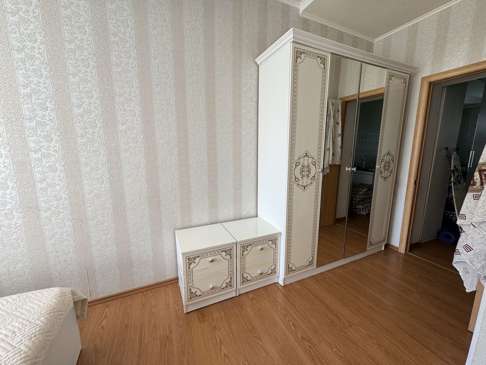 Продам спальный гарнитур