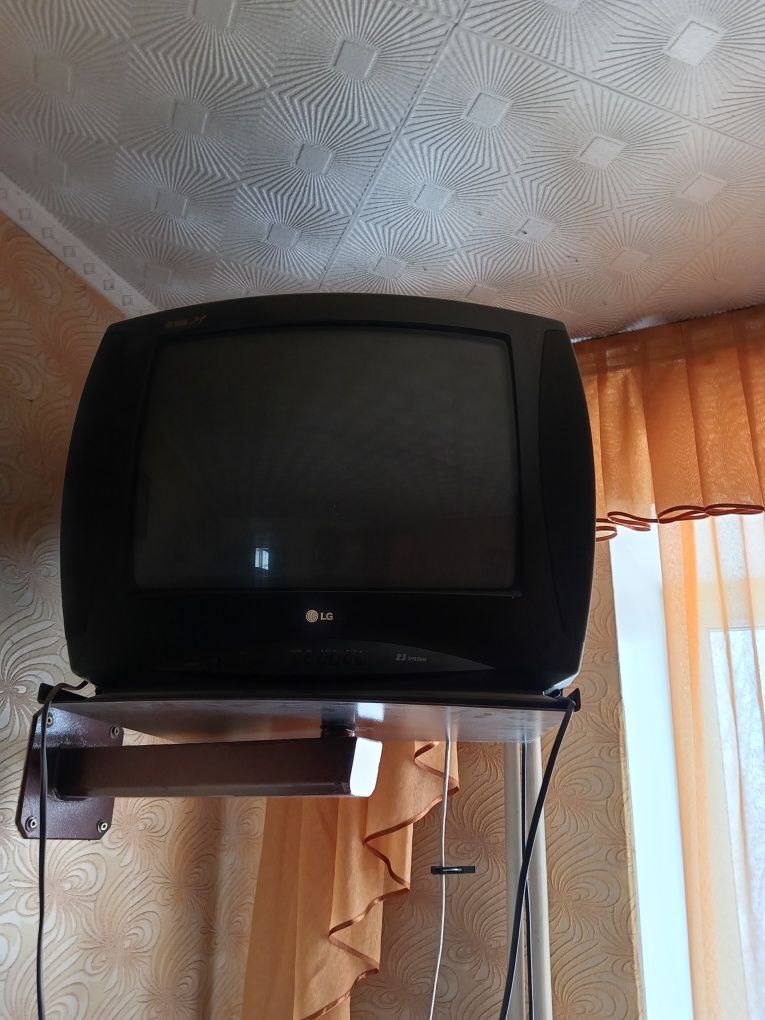 Продам 2 телевизора "LG"