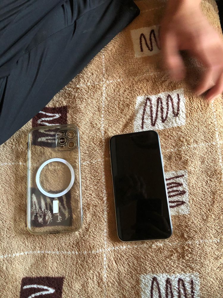 Продам Iphone 11 pro(айфон 11 про)
