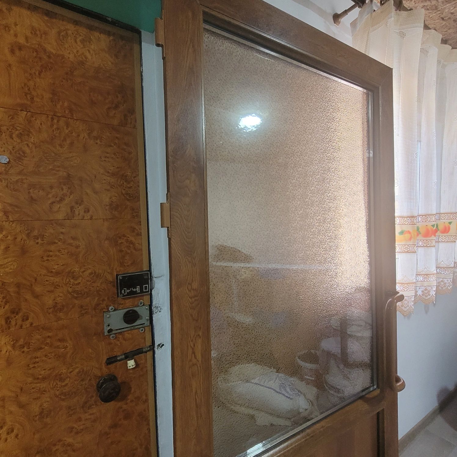 Продам новую пластиковую дверь