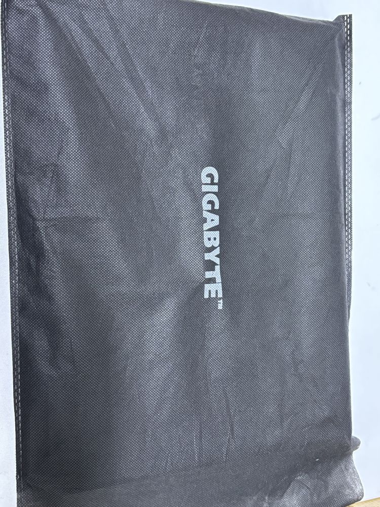 Продам новый ноутбук Gigabyte в идеальном состоянии