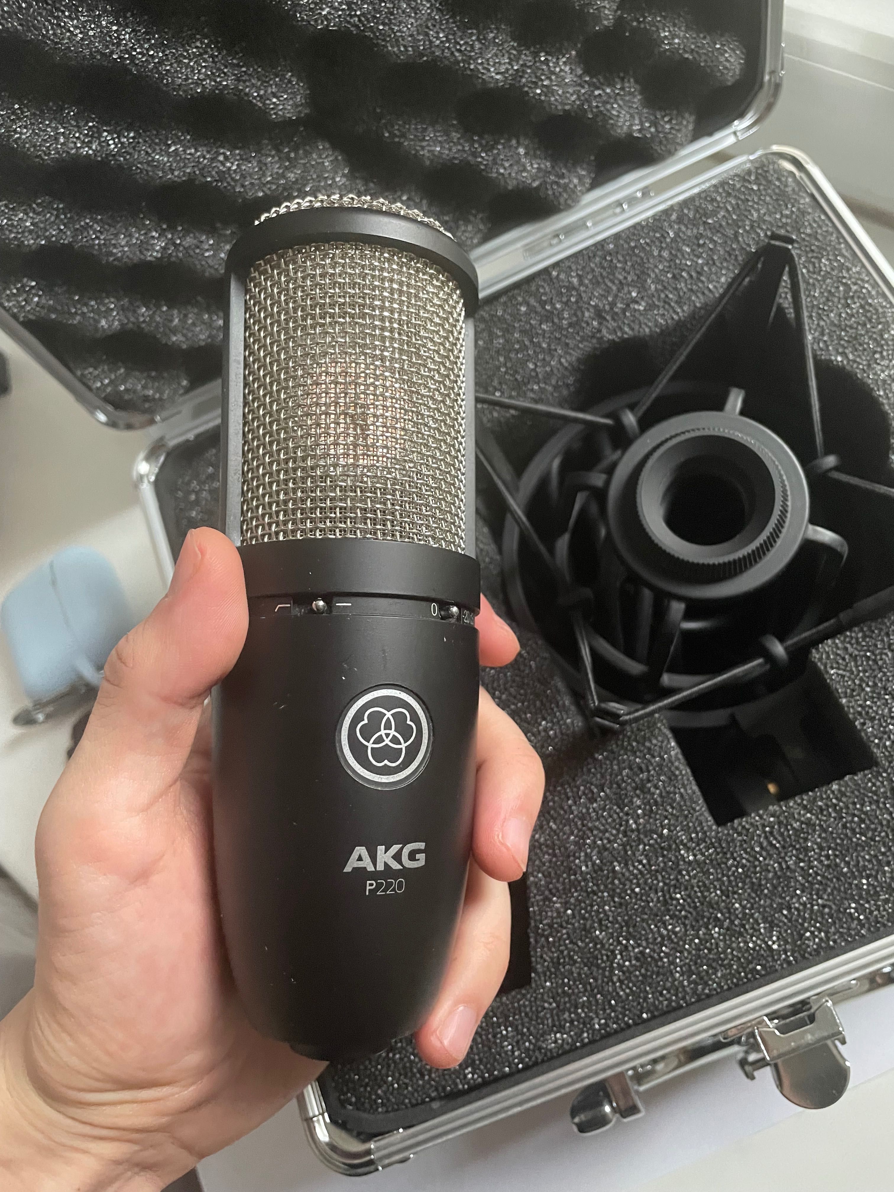 Микрофон AKG P220