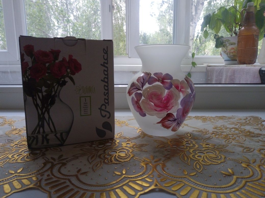Продам вазу для цветов новая за 3000тнг.
