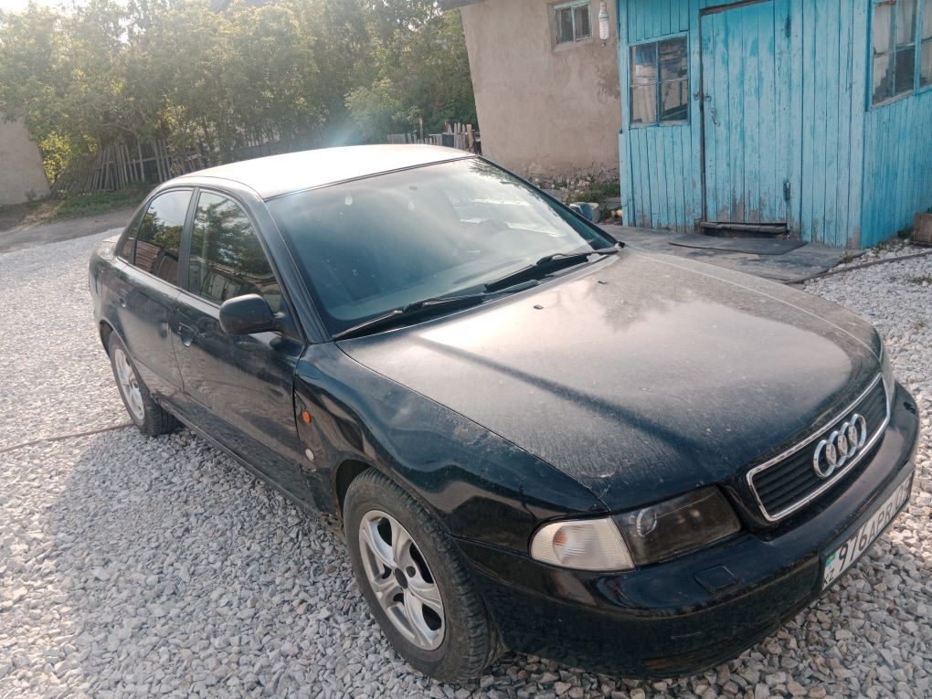 Продаю Ауди А4 в5