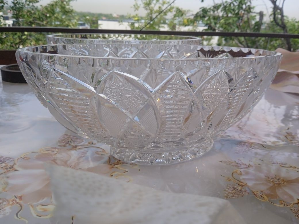 Продам. Чешские салатницы дешево