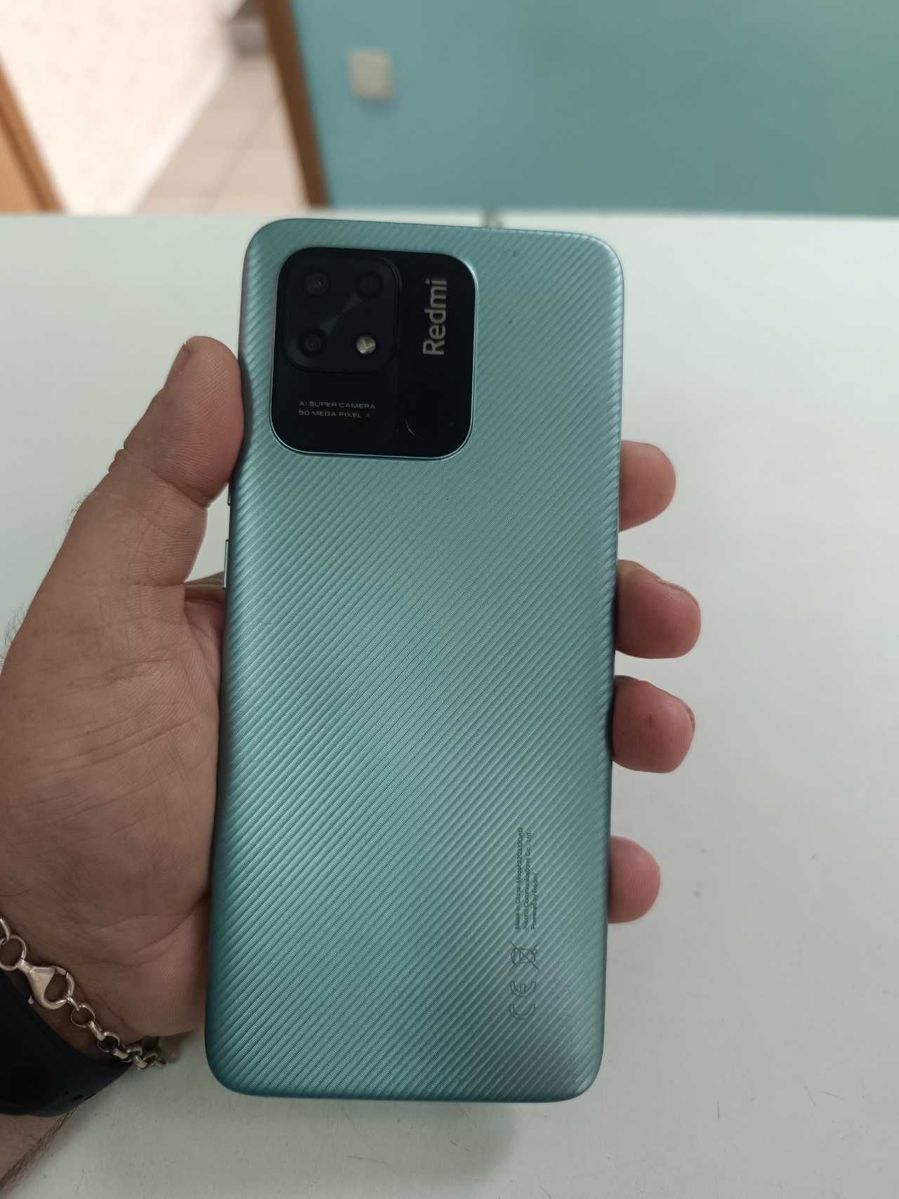 Продам смартфон Redmi 10C в отличном состоянии без трещин все работает