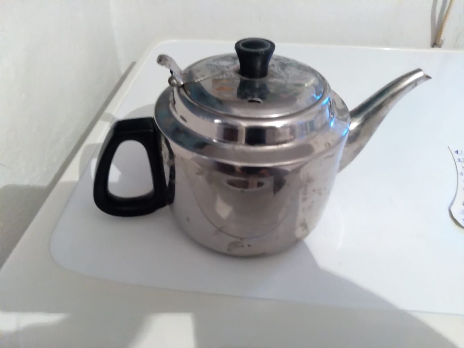 Продам чайники разные.