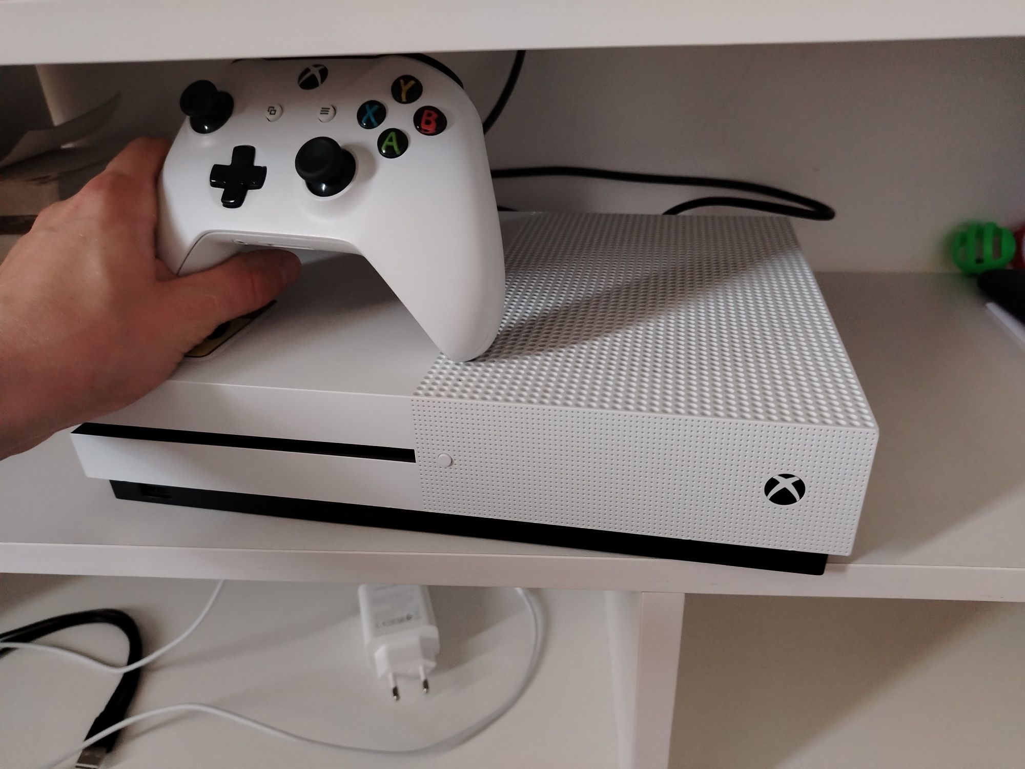 X-box one S на 1TB